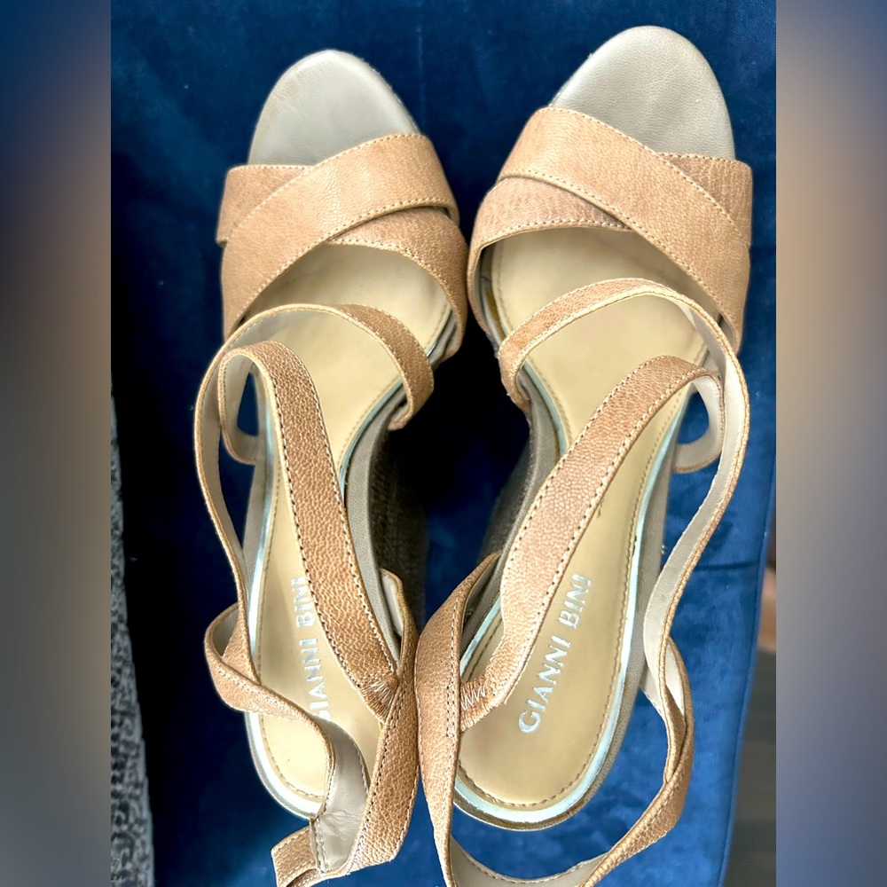 Gianni Bini wedges size 8